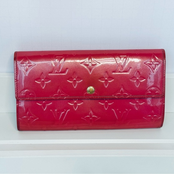Louis Vuitton Pink Vernis Sarah Wallet - Picture 1 of 16